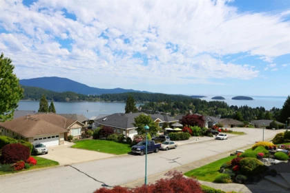 Breakfast Nook Photo of 561 Spyglass Place, Gibsons, BC