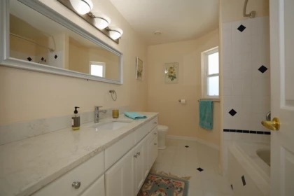 Hallway Photo of 561 Spyglass Place, Gibsons, BC