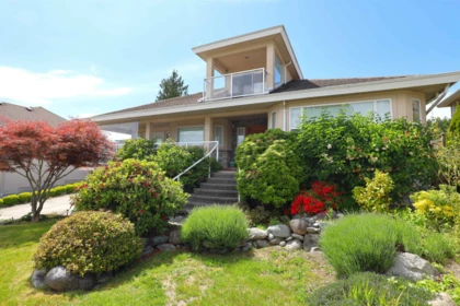 561 Spyglass Place, Gibsons, BC, Gibsons — Single Family Residence for sale