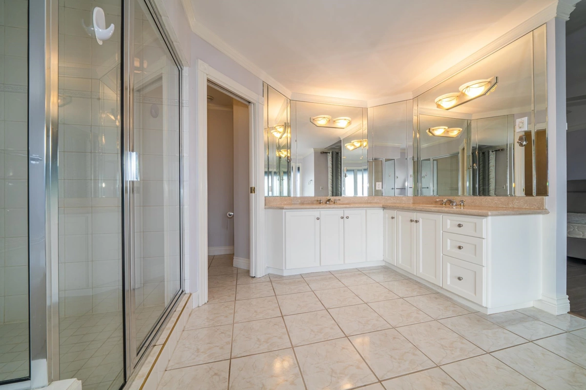Entry Foyer Photo of 2126 Lorraine Avenue, Coquitlam, BC