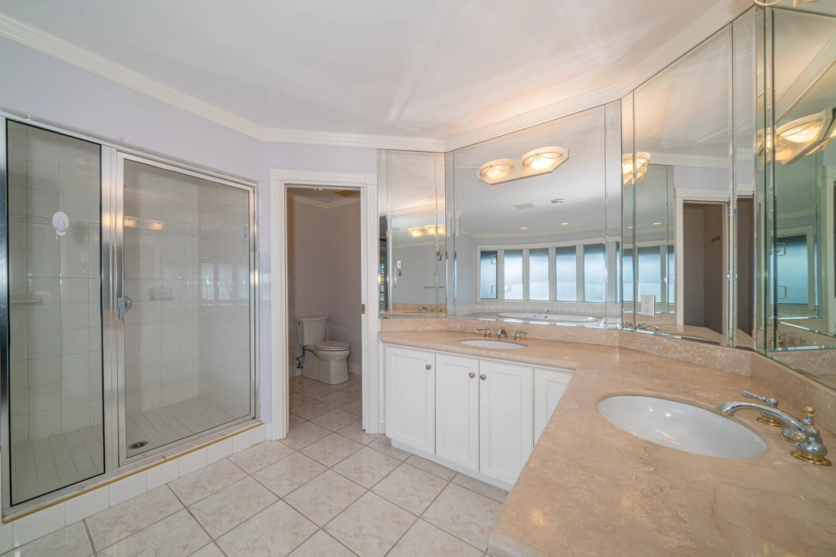 Hallway Photo of 2126 Lorraine Avenue, Coquitlam, BC