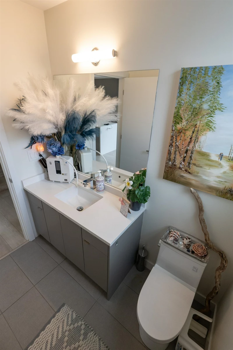 Primary Bathroom Photo of 6 19628 55a Avenue, Langley, BC