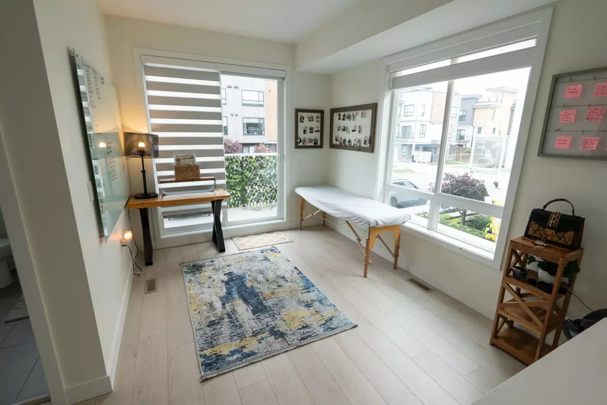 Walk-In Closet Photo of 6 19628 55a Avenue, Langley, BC