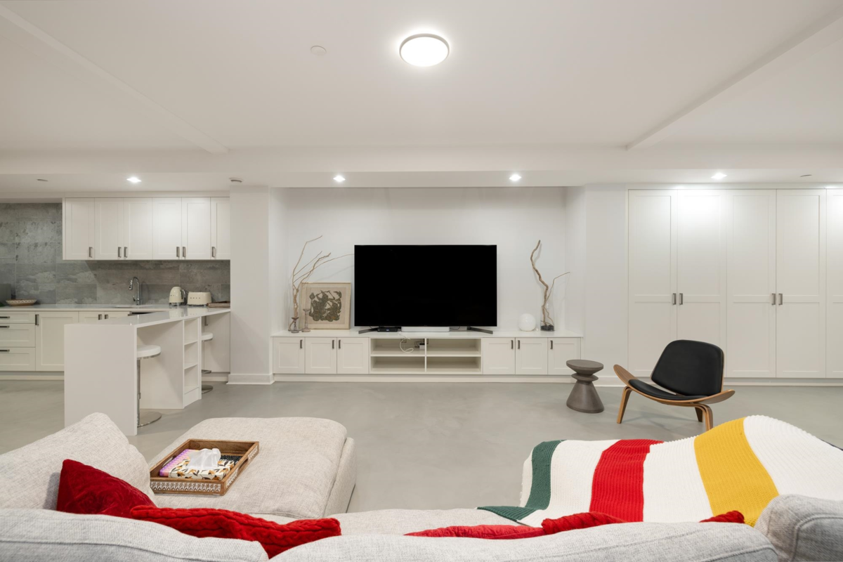 Front Yard Photo of 6780 Batchelor Bay Place, West Vancouver, BC