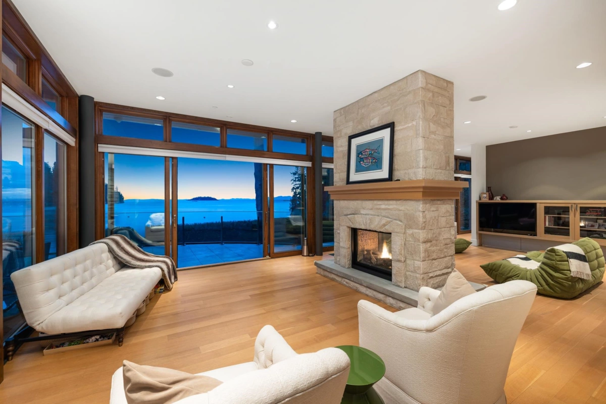 Kitchen Island Photo of 6780 Batchelor Bay Place, West Vancouver, BC