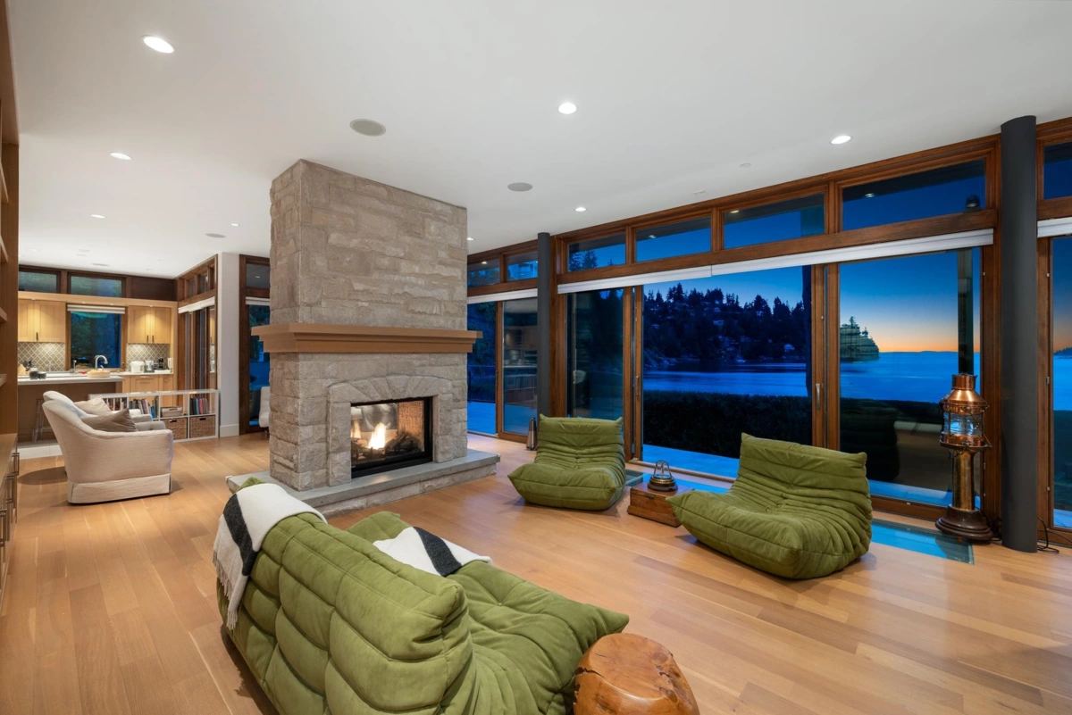 Living Room Photo of 6780 Batchelor Bay Place, West Vancouver, BC