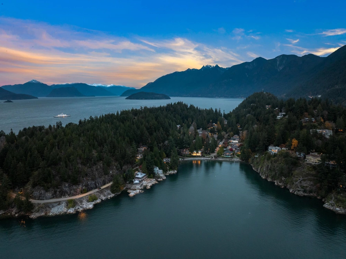 Outdoor Deck Photo of 6780 Batchelor Bay Place, West Vancouver, BC