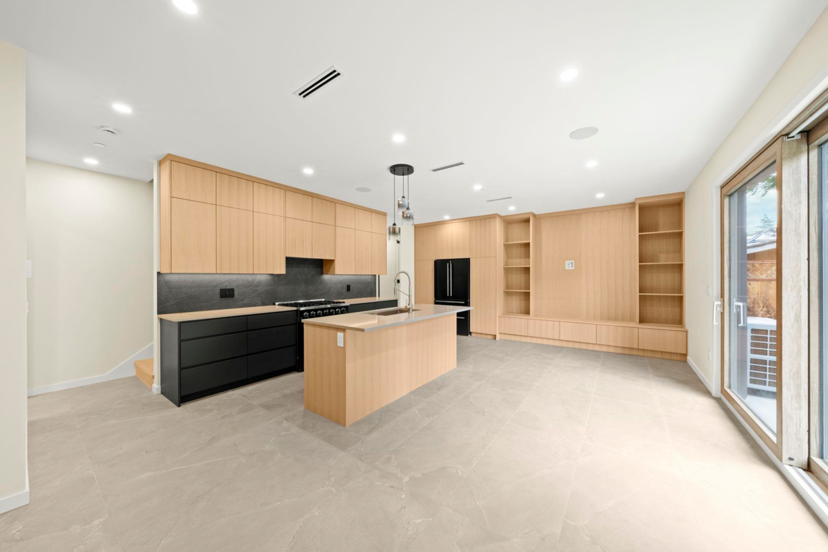 Family Room Photo of 1 2091 E 20th Avenue, Vancouver, BC