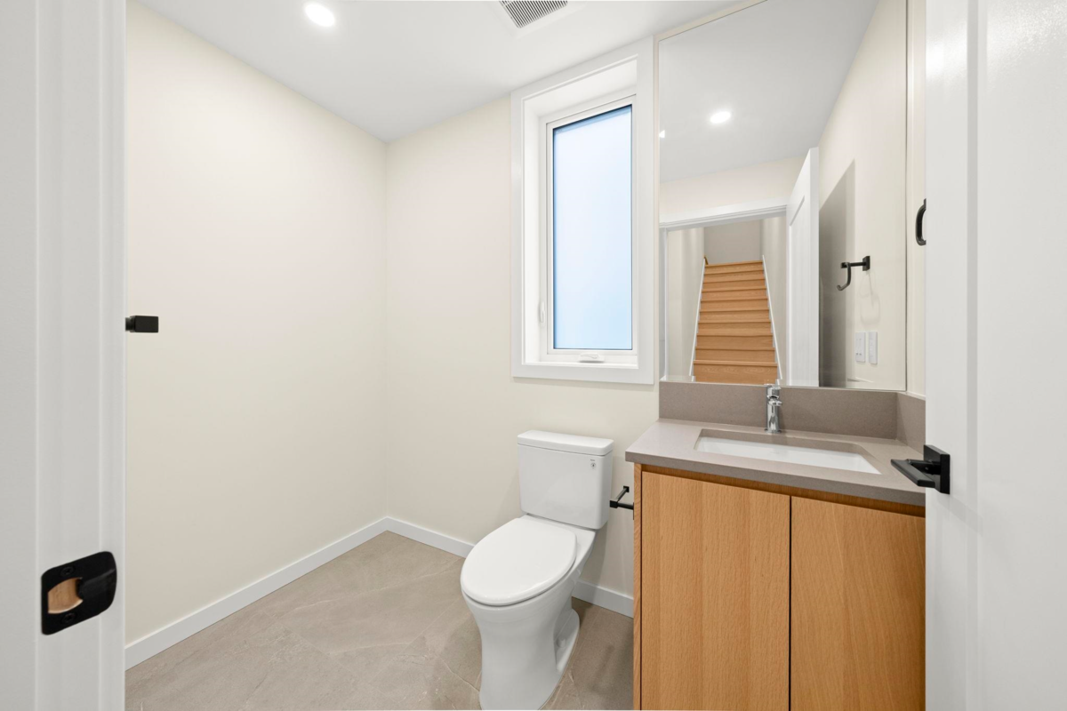 Guest Bathroom Photo of 1 2091 E 20th Avenue, Vancouver, BC