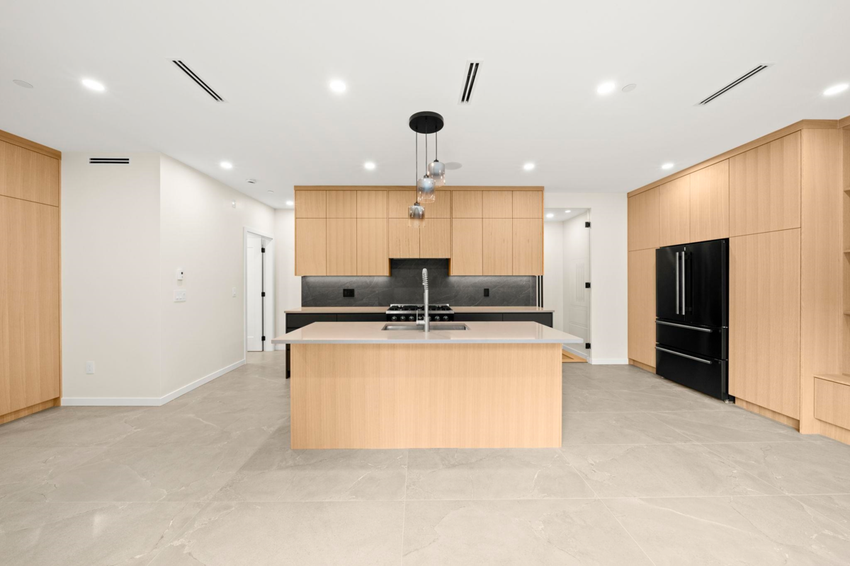 Kitchen Photo of 1 2091 E 20th Avenue, Vancouver, BC