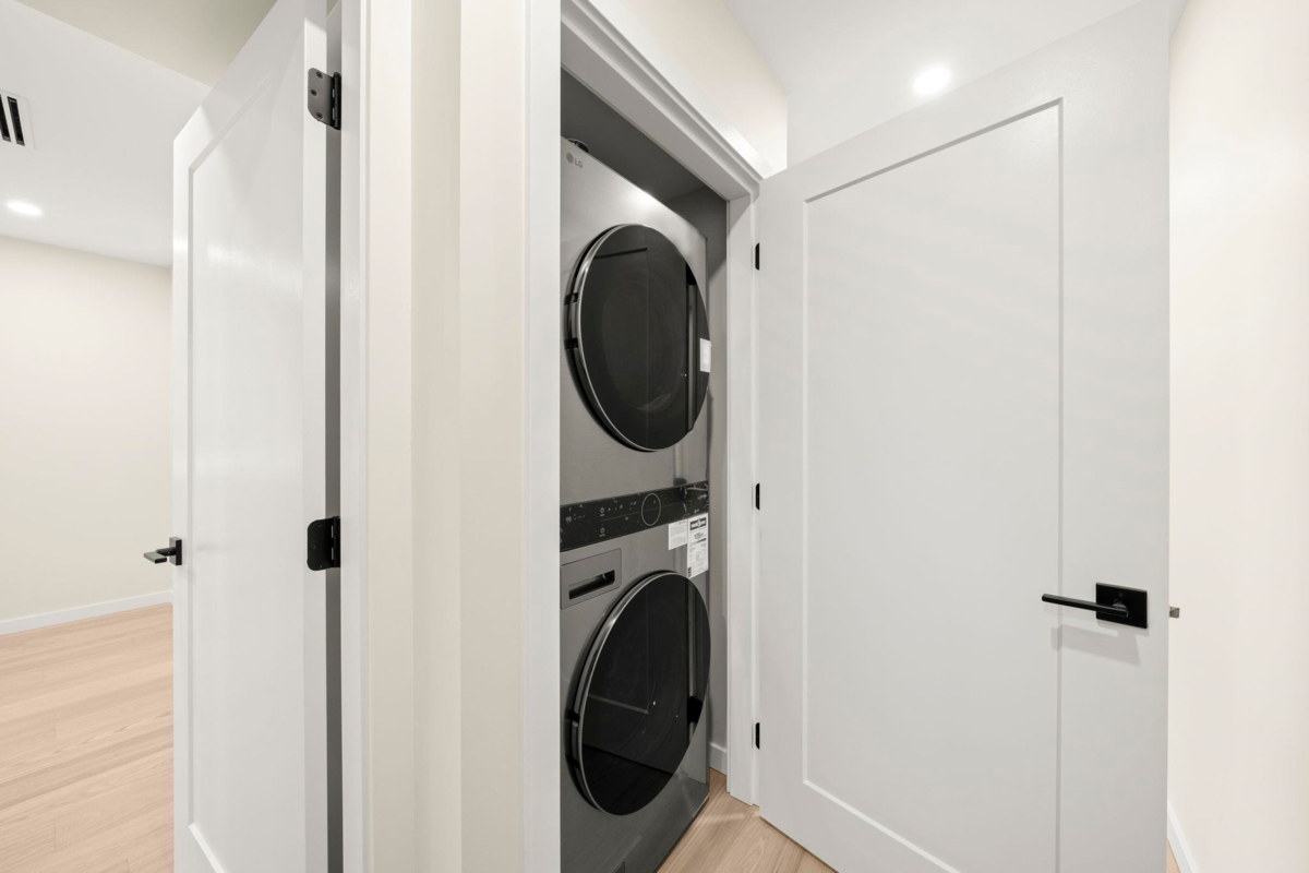 Laundry Room Photo of 1 2091 E 20th Avenue, Vancouver, BC