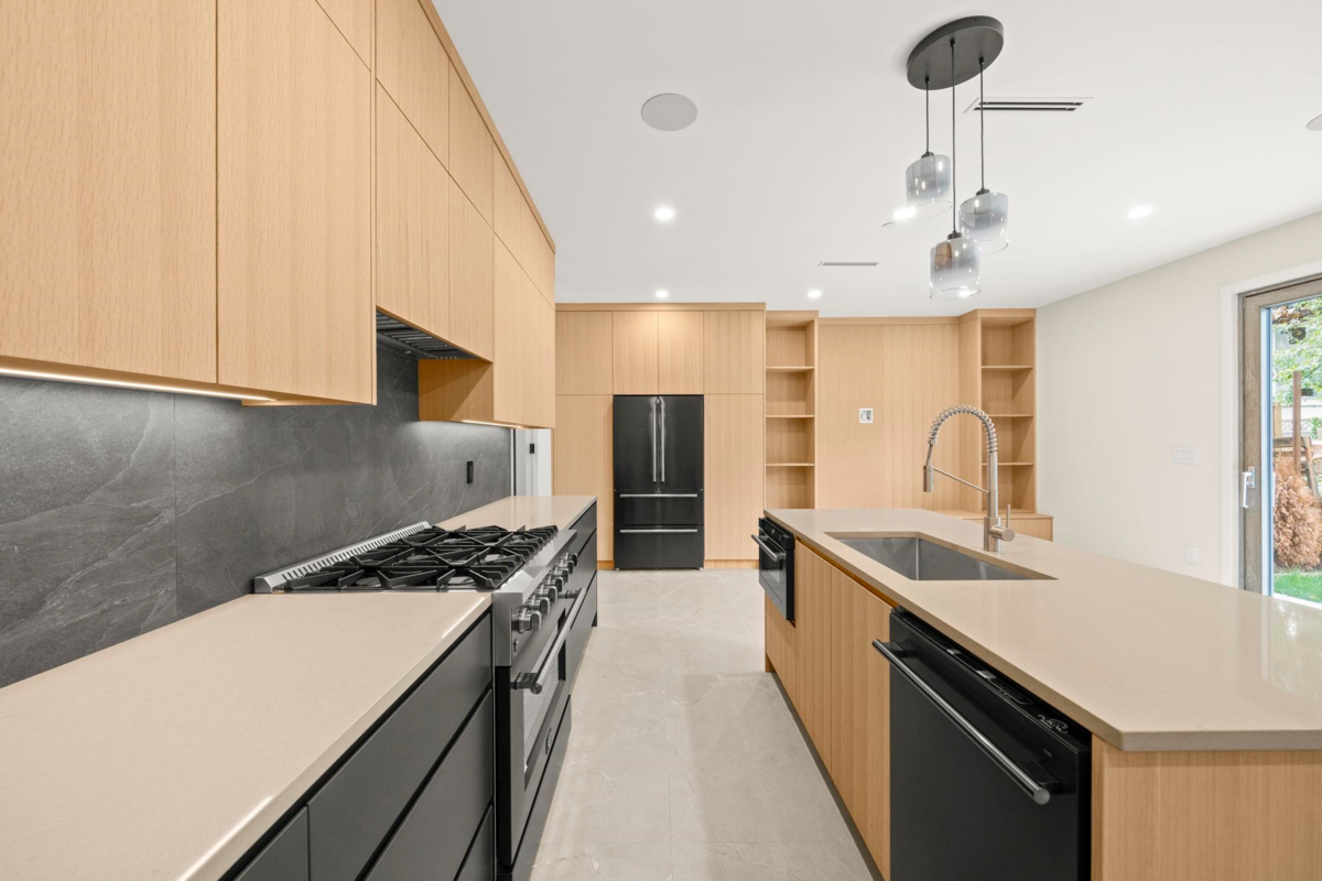 Living Room Photo of 1 2091 E 20th Avenue, Vancouver, BC