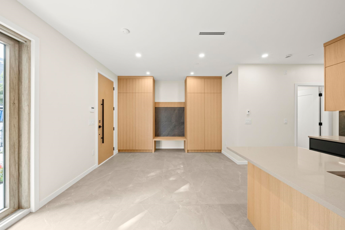 Walk-In Closet Photo of 1 2091 E 20th Avenue, Vancouver, BC