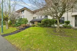 301 15317 Thrift Avenue, White Rock, BC