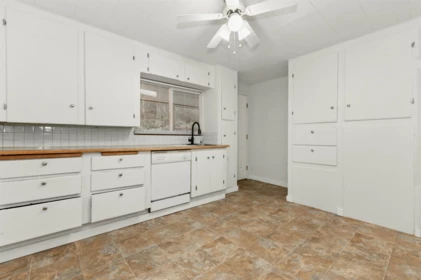 Breakfast Nook Photo of 29433 Dewdney Trunk Road, Mission, BC