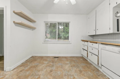 Kitchen Photo of 29433 Dewdney Trunk Road, Mission, BC