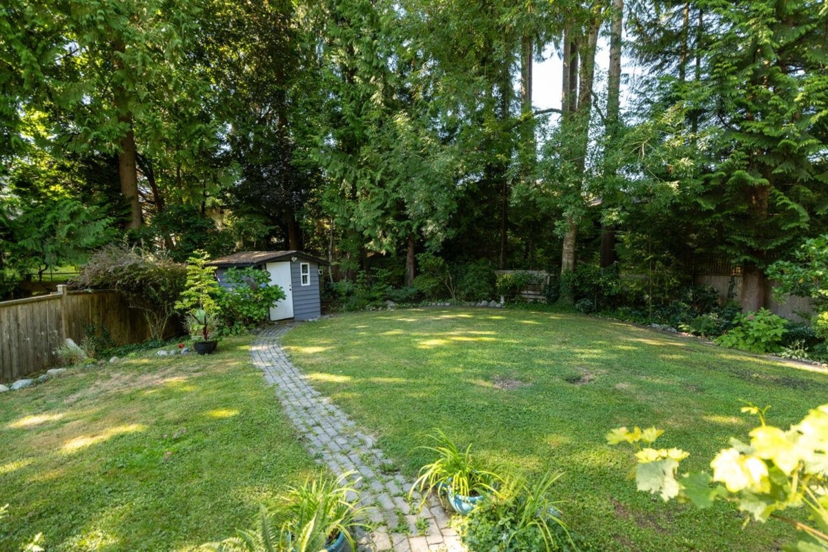 Garage Interior Photo of 3595 Princess Avenue, North Vancouver, BC
