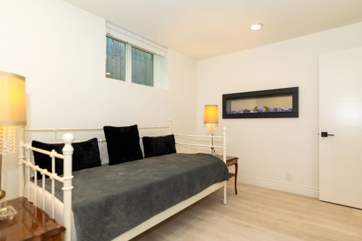 Mudroom Photo of 3595 Princess Avenue, North Vancouver, BC