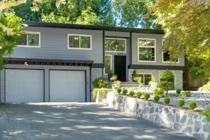 3595 Princess Avenue, North Vancouver, BC, Tempe — 5 bed single family residence for sale