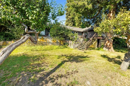 Staircase Photo of 2234 Ottawa Avenue, West Vancouver, BC