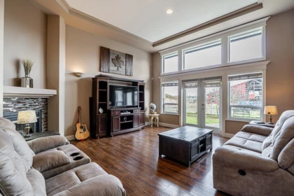 Breakfast Nook Photo of 174 176 Street, Surrey, BC