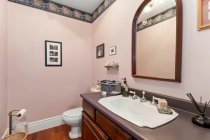 Primary Bathroom Photo of 690 Fraser Avenue, Hope, BC
