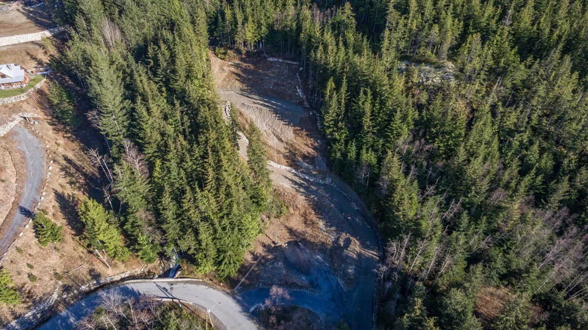 Kitchen Island Photo of 1154 Copper Drive, Britannia Beach, BC