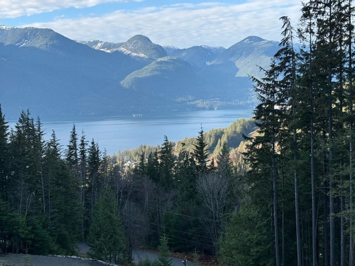Kitchen Photo of 1154 Copper Drive, Britannia Beach, BC
