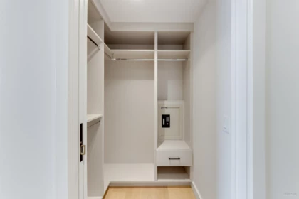 Walk-In Closet Photo of 1604 1180 Broughton Street, Vancouver, BC