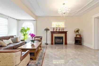 4318 W 11th Avenue, Vancouver, BC