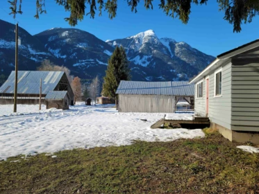 Kitchen Photo of 8687 Pemberton Meadows, Pemberton, BC
