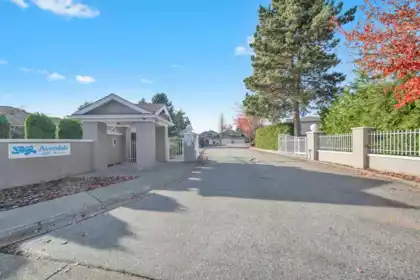 Front Yard Photo of 107 15501 89a Avenue, Surrey, BC
