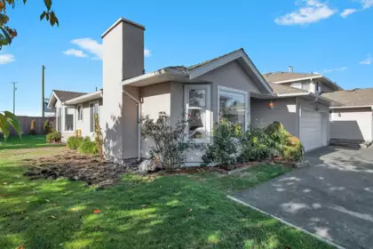 Outdoor Patio Photo of 107 15501 89a Avenue, Surrey, BC