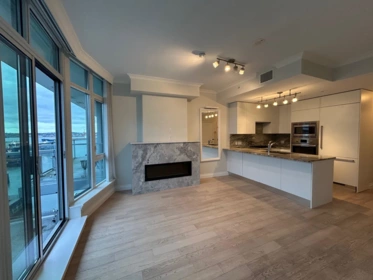 901 175 Victory Ship Way, North Vancouver, BC, North Vancouver — Apartment/Condo for sale