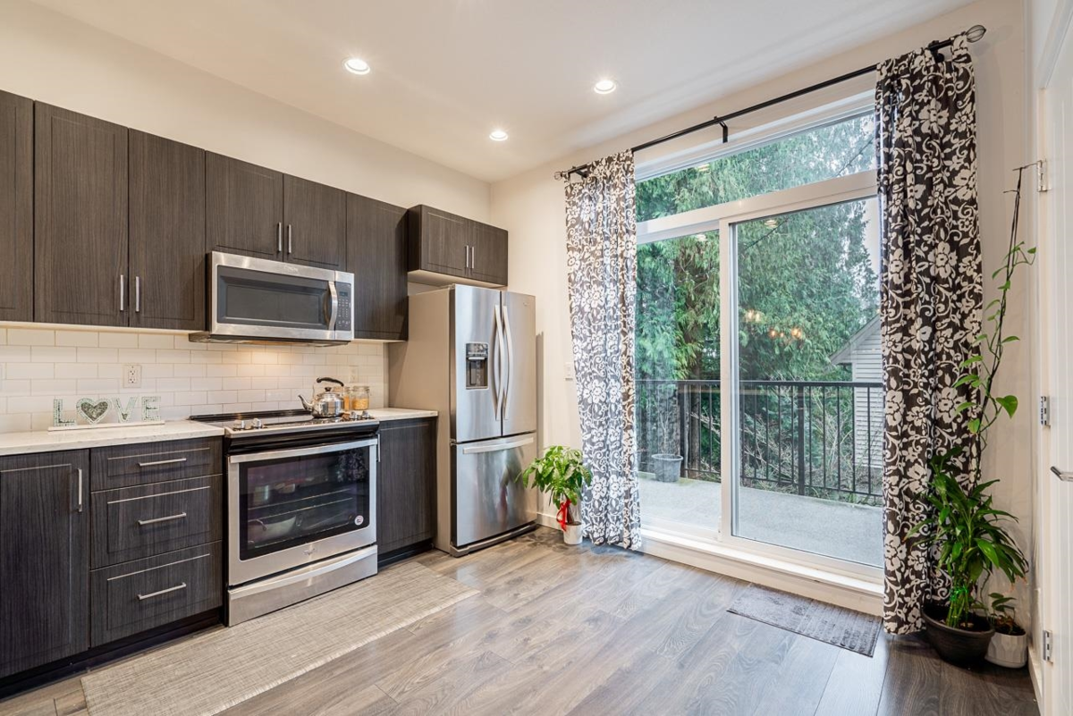 Dining Area Photo of 42 14555 68 Avenue, Surrey, BC