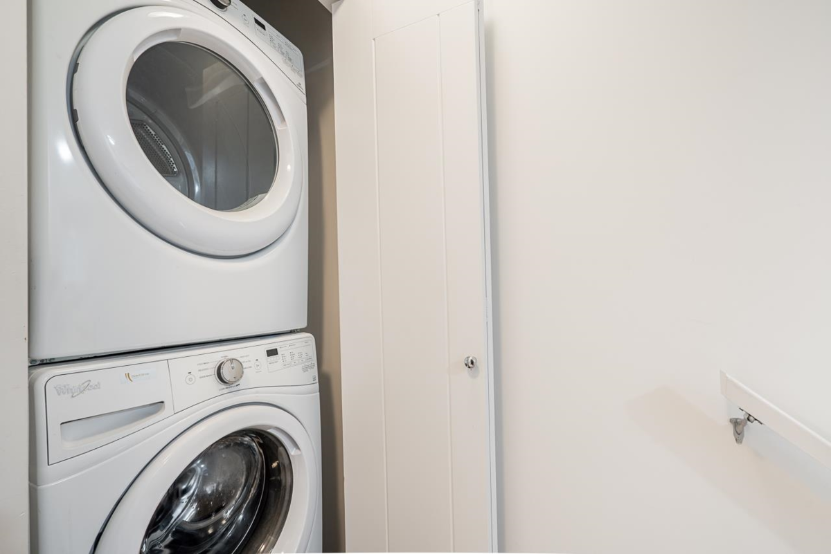 Entry Foyer Photo of 42 14555 68 Avenue, Surrey, BC