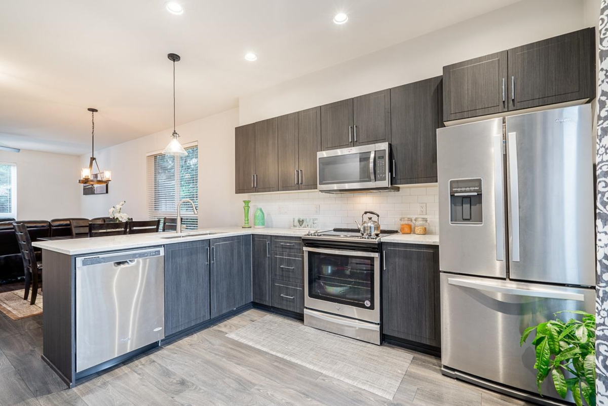 Kitchen Photo of 42 14555 68 Avenue, Surrey, BC