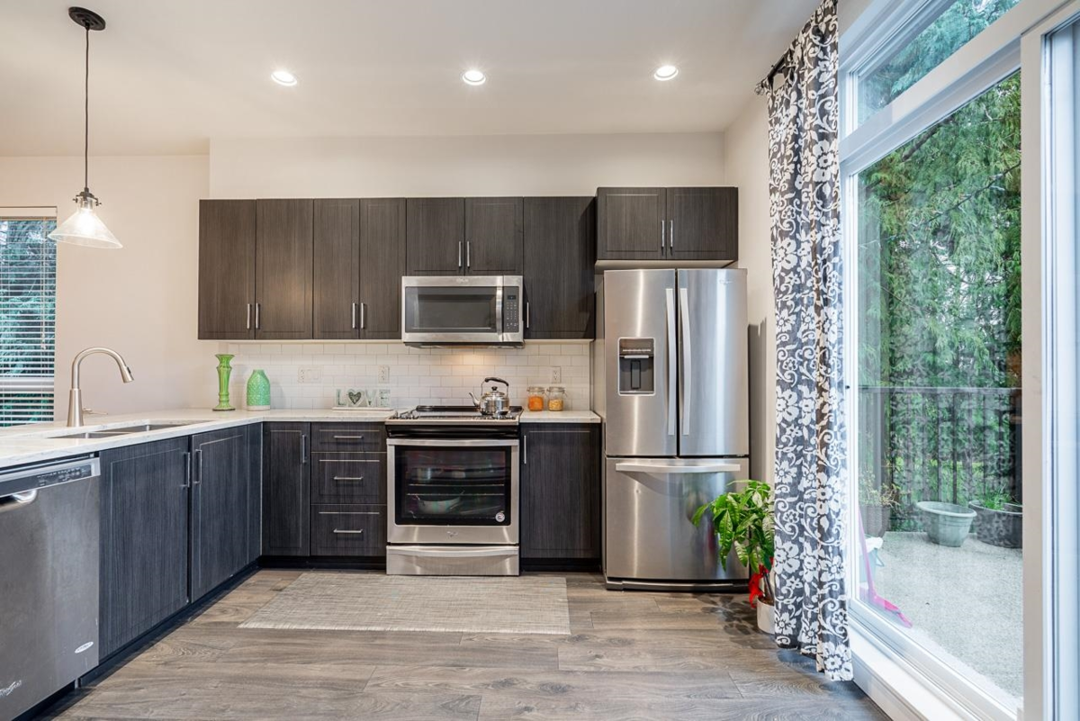 Living Room Photo of 42 14555 68 Avenue, Surrey, BC