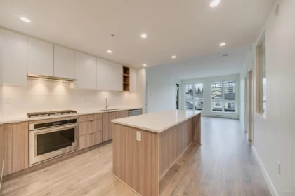 304 750 Dogwood Street, Coquitlam, BC, Coquitlam — Apartment/Condo for sale