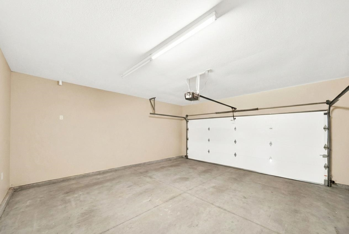 Entry Foyer Photo of 8 2603 162 Street, Surrey, BC