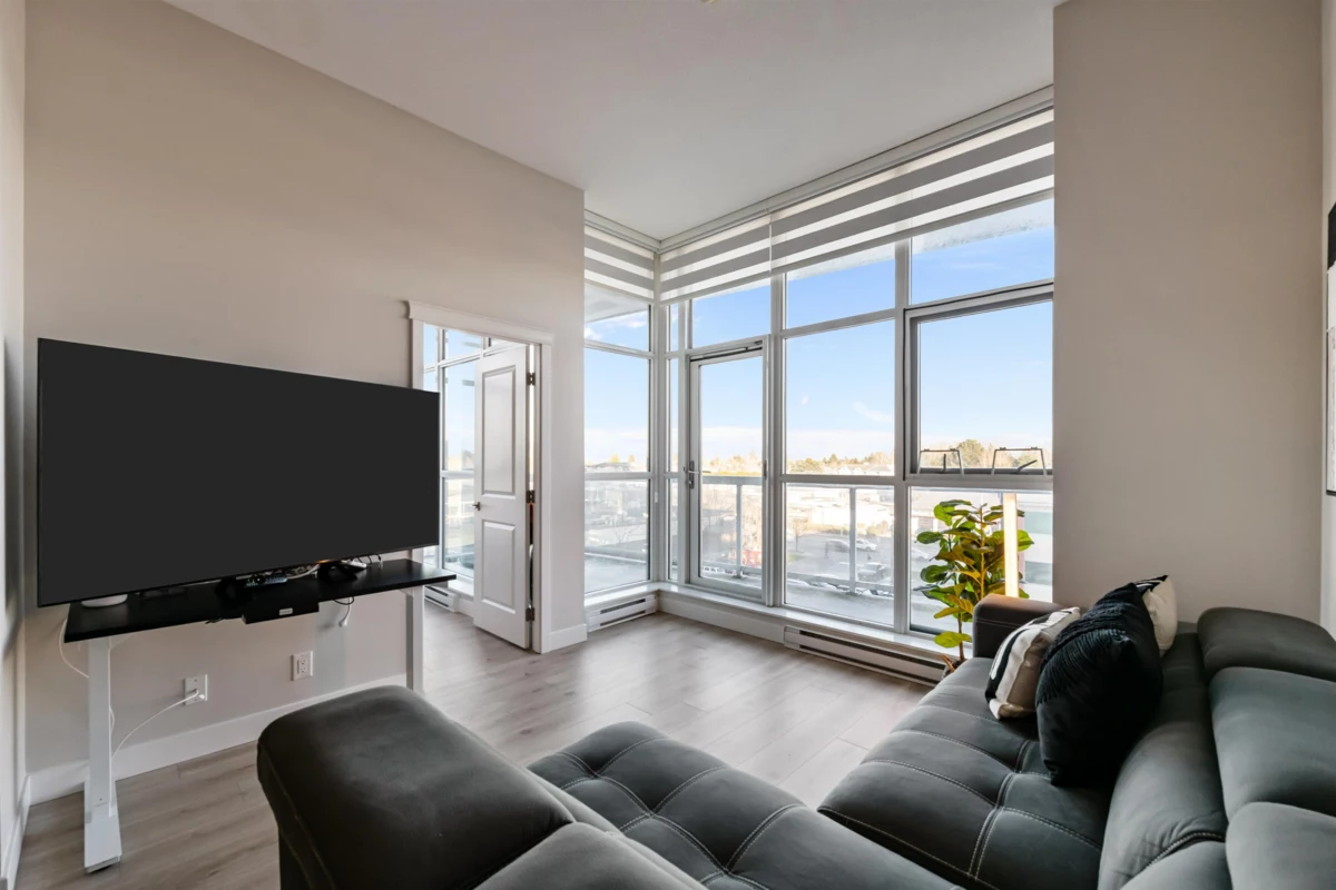 Kitchen Island Photo of 506 11967 80 Avenue, Delta, BC