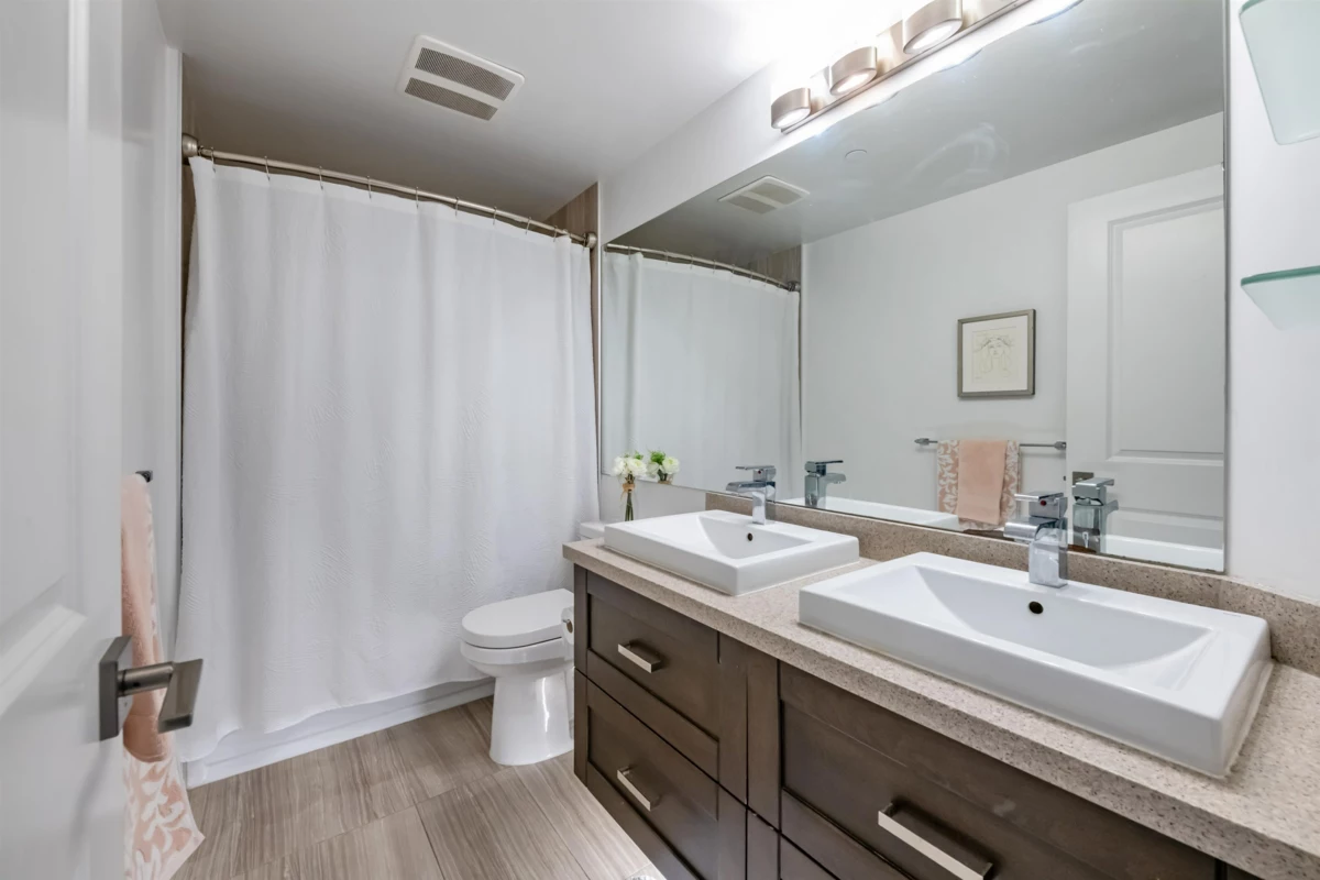 Walk-In Closet Photo of 506 11967 80 Avenue, Delta, BC