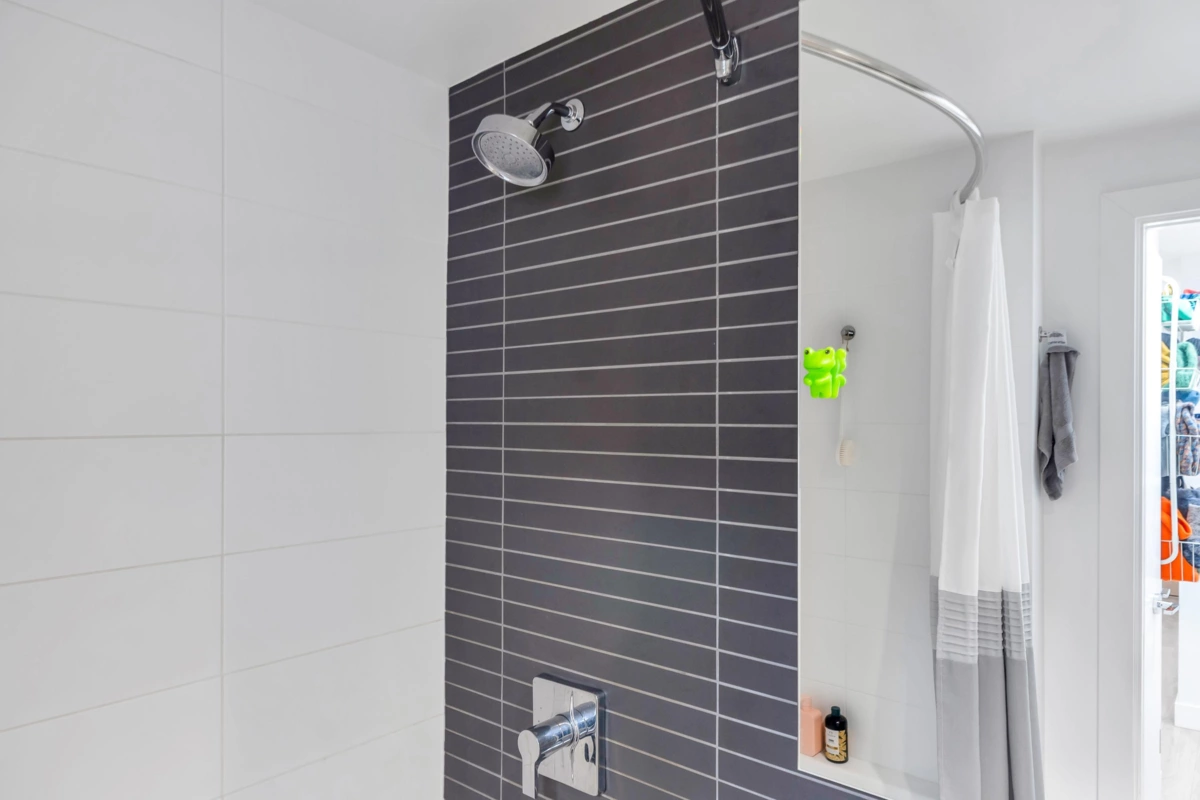 Hallway Photo of 601 8538 River District Crossing, Vancouver, BC