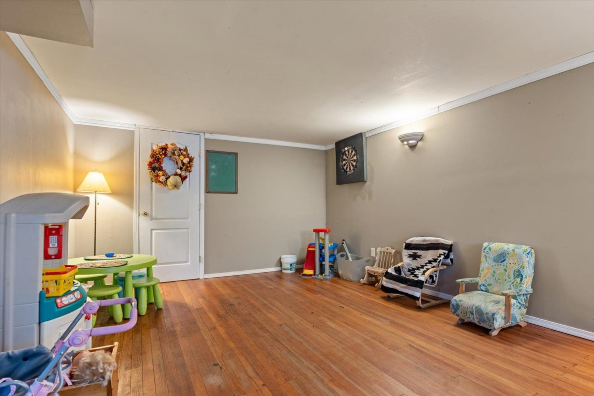 Garage Interior Photo of 32485 Mcrae Avenue, Mission, BC