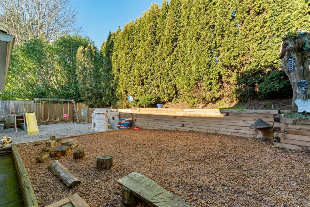 Garden / Landscaping Photo of 32485 Mcrae Avenue, Mission, BC