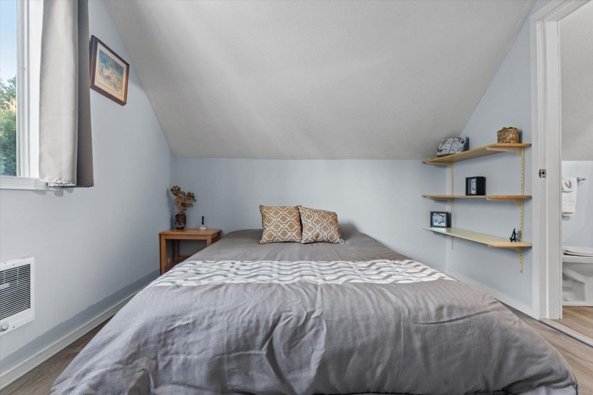 Hallway Photo of 32485 Mcrae Avenue, Mission, BC