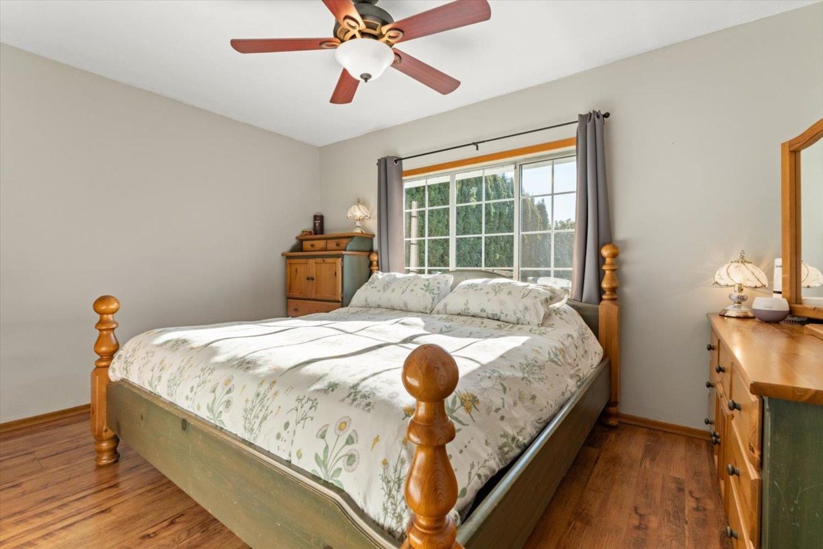 Powder Room Photo of 32485 Mcrae Avenue, Mission, BC