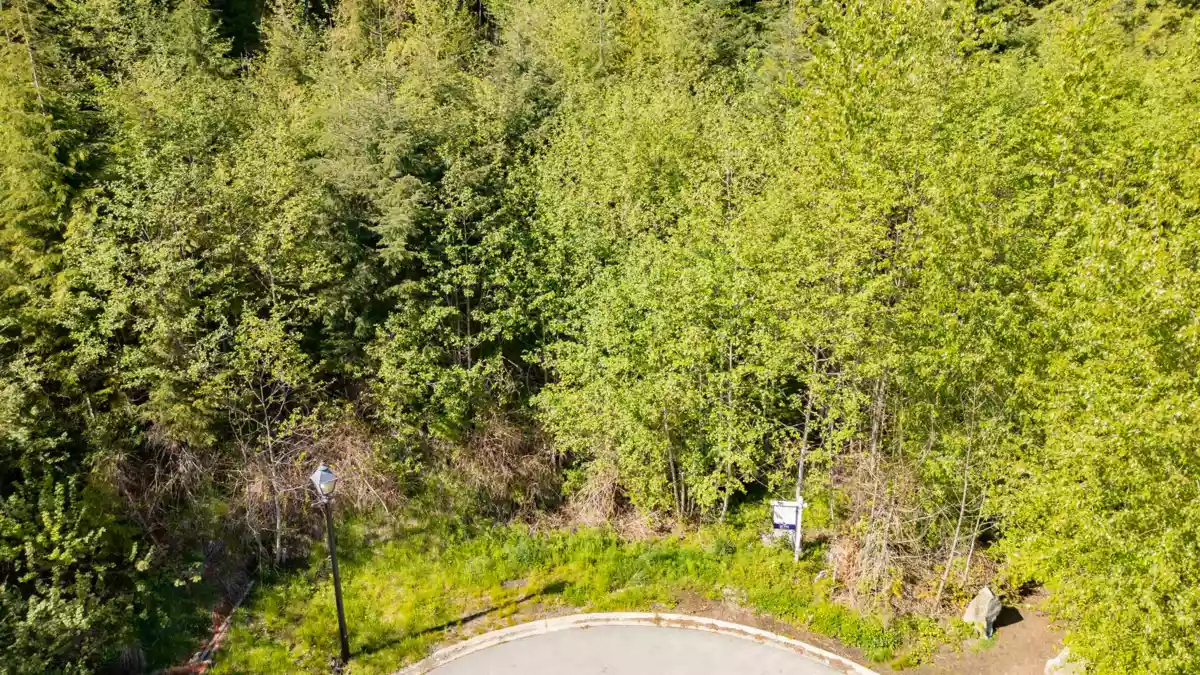 Kitchen Island Photo of 2307 Kadlec Court, West Vancouver, BC