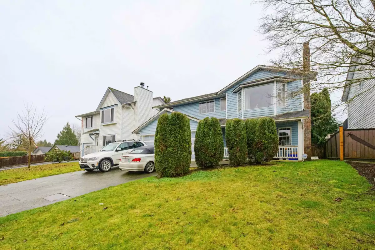 Living Room Photo of 26626 30a Avenue, Langley, BC