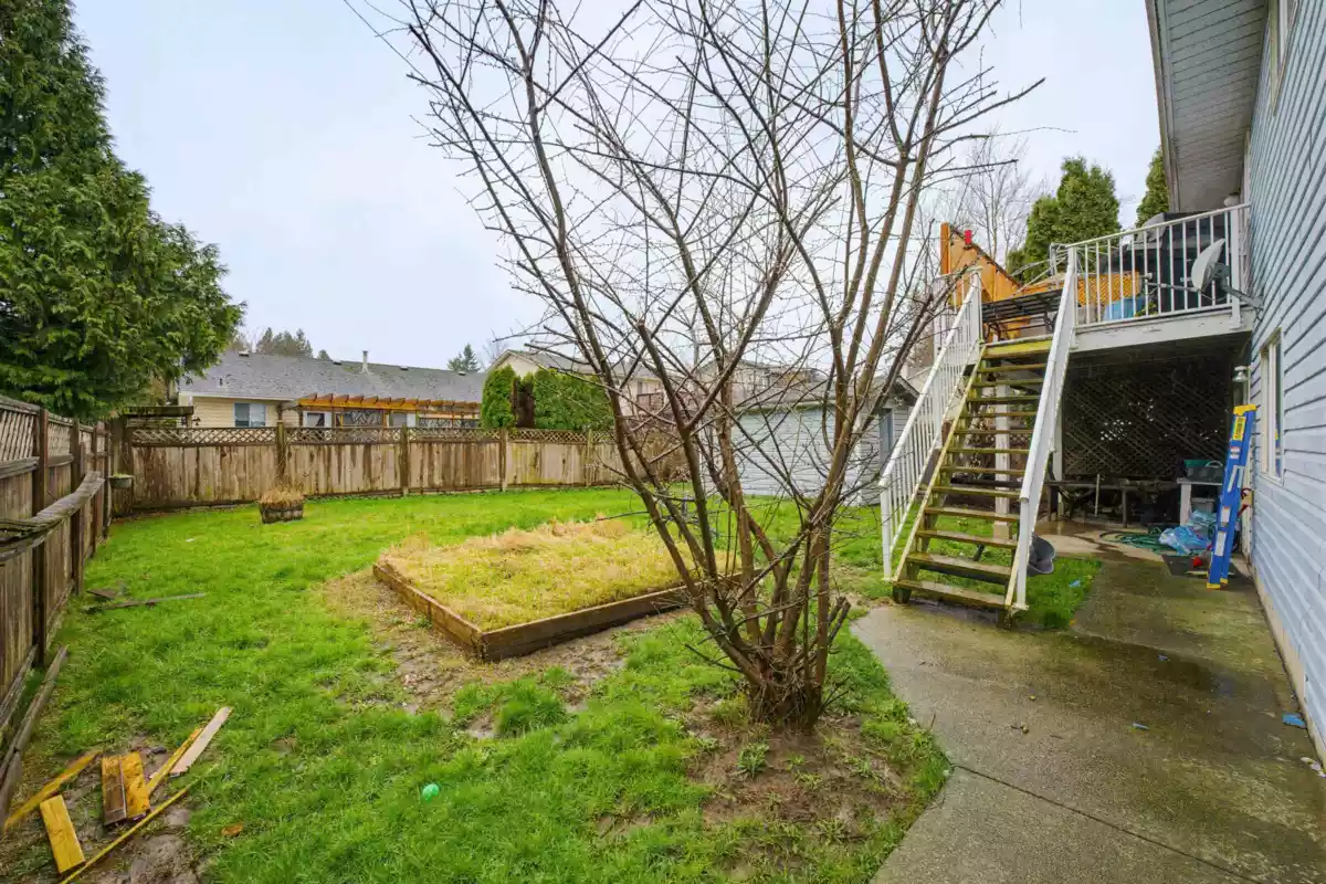 Swimming Pool Photo of 26626 30a Avenue, Langley, BC